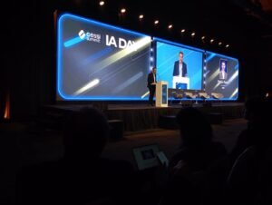 Pablo Fiuza, Presidente de la CESSI, en la plenaria del IA Day en el CESSI SUMMIT 2026